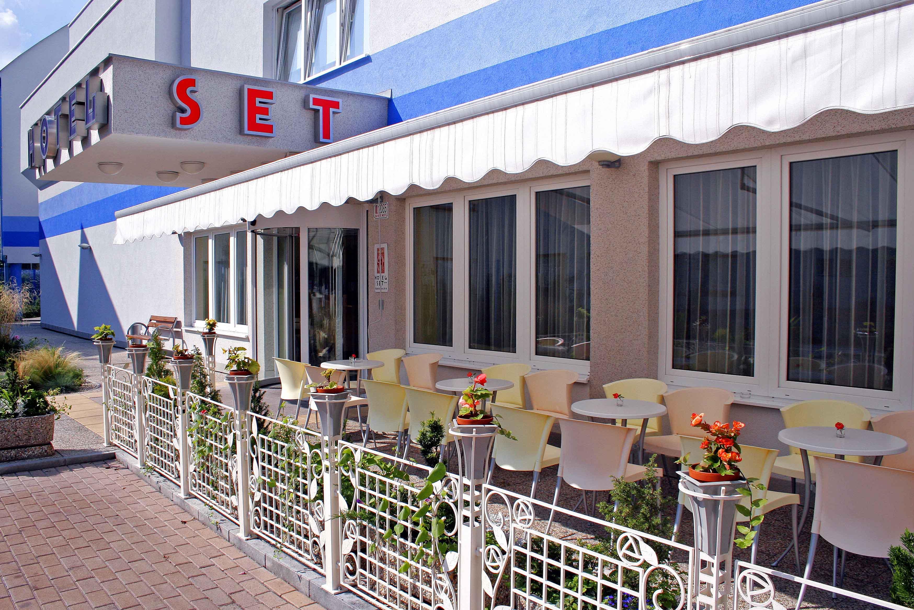 โฮเทล เซ็ท Hotel บราติสลาวา ภายนอก รูปภาพ