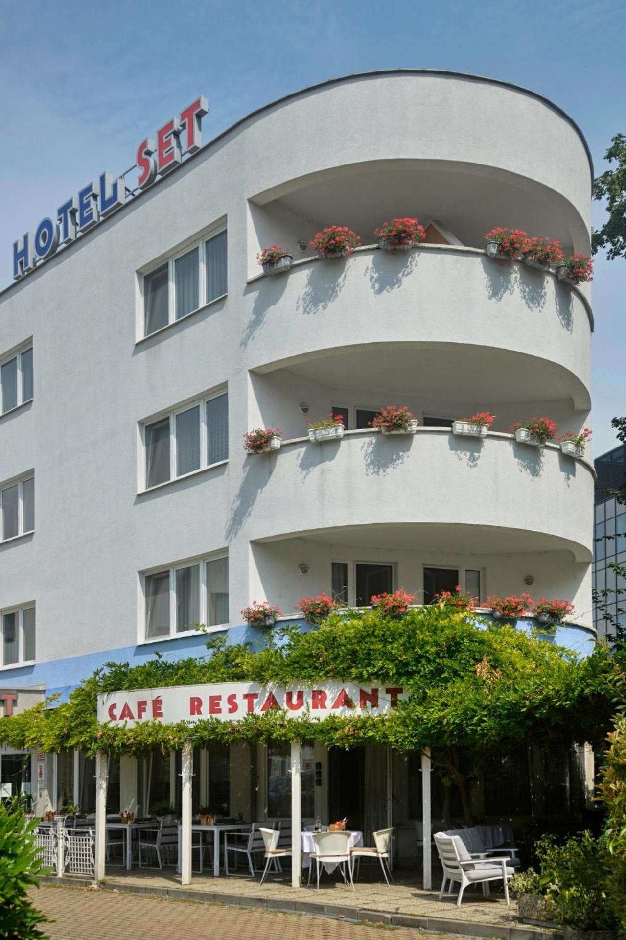 โฮเทล เซ็ท Hotel บราติสลาวา ภายนอก รูปภาพ