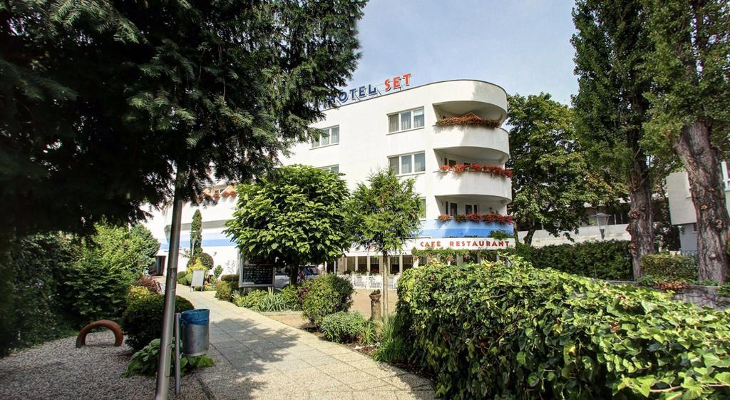 โฮเทล เซ็ท Hotel บราติสลาวา ภายนอก รูปภาพ