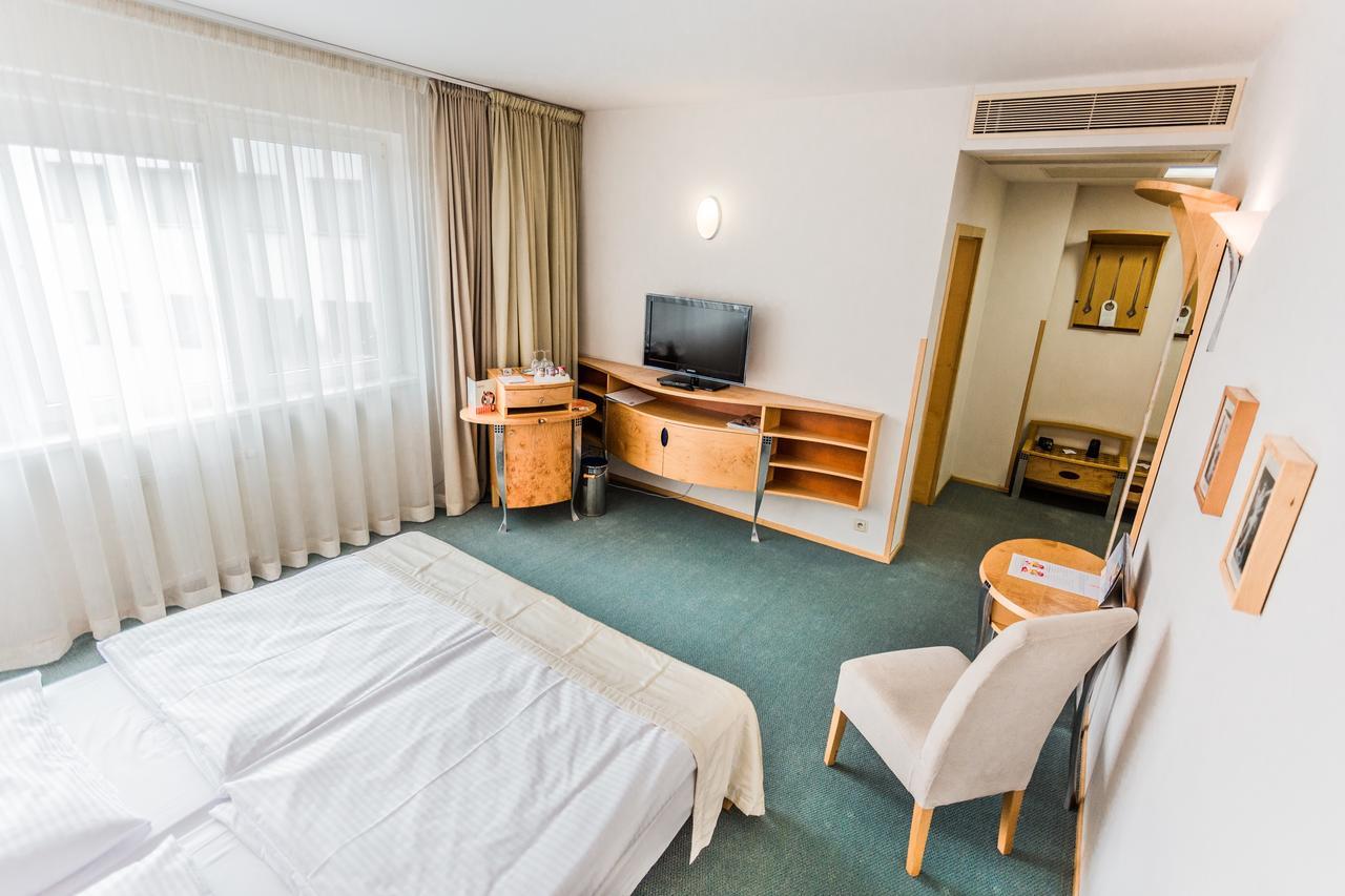 โฮเทล เซ็ท Hotel บราติสลาวา ภายนอก รูปภาพ